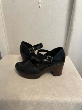 b.o.c. Black Perforated Platform Mary Jane Heels Size 8M
Strappy
Wedge
Y2K